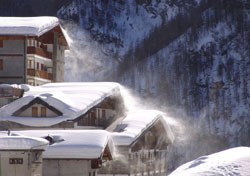 Maisons avec de la neige