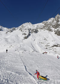 Cubierta de nieve pendiente